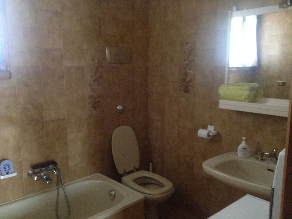 Double Room, Shared Bathroom photo 2
