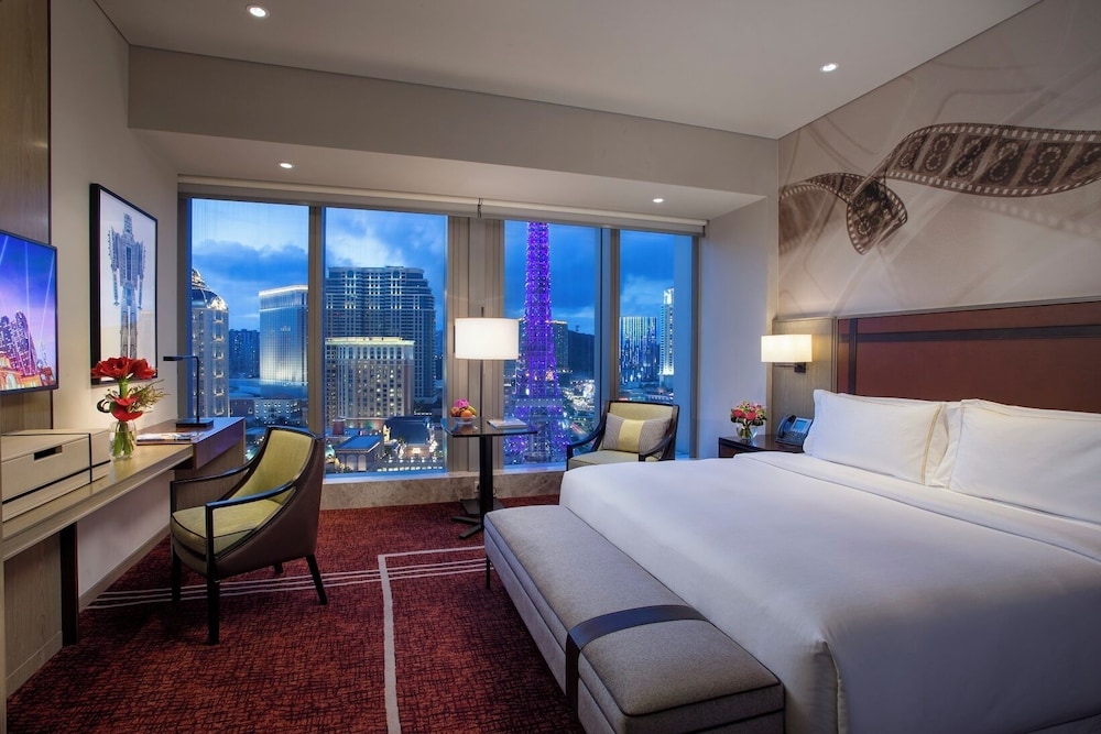 Celebrity Premium Vista King