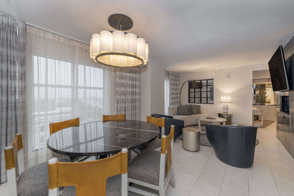 Presidential Suite, 1 King Bed, Bathtub photo 2