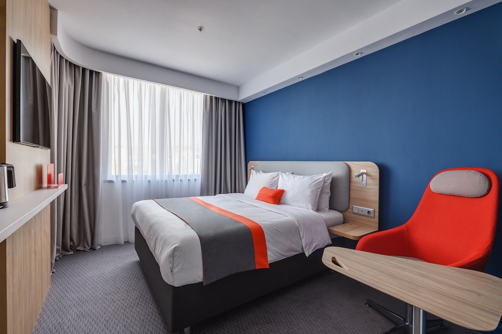 Standard Room, 1 Queen Bed (Free Breakfast) - Photo 2