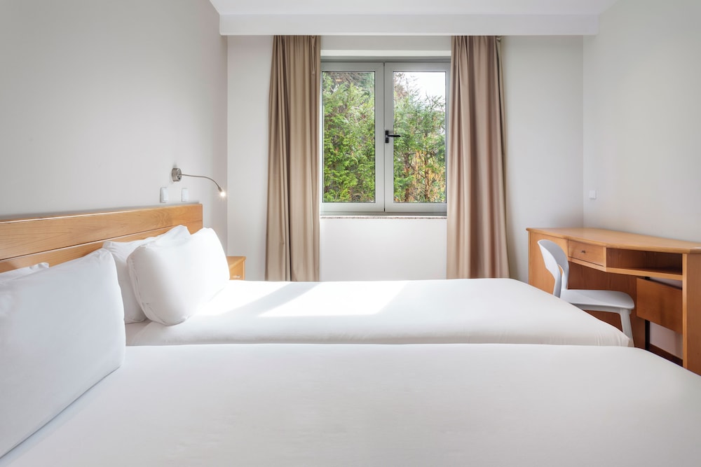 Standard Twin Room - Photo 1