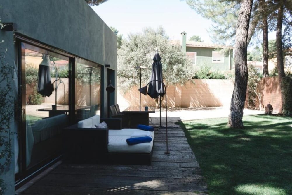 Premium Suite, 1 King Bed, Private Pool, Pool View photo 3