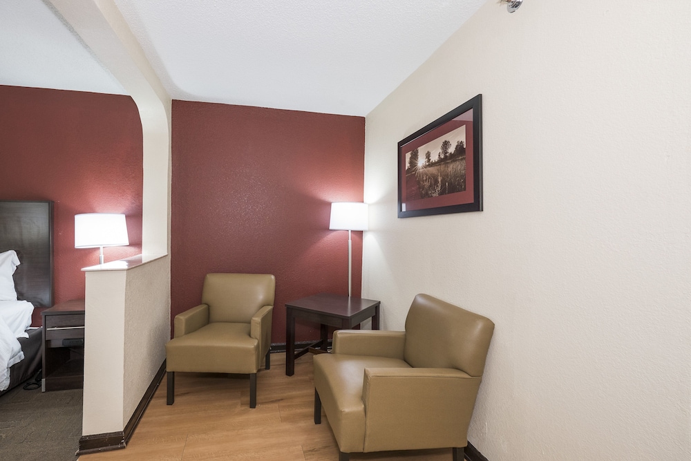 Standard Suite, 1 King Bed, Hot Tub (Smoke Free) photo 2
