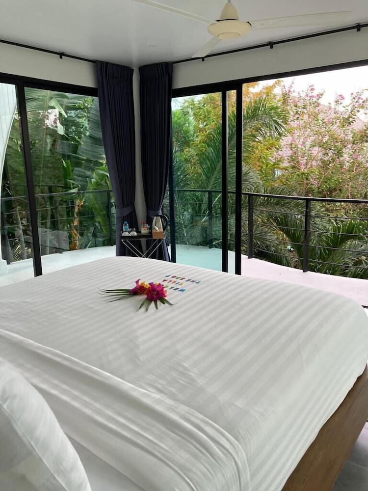 Deluxe Room, Hill View (A2)