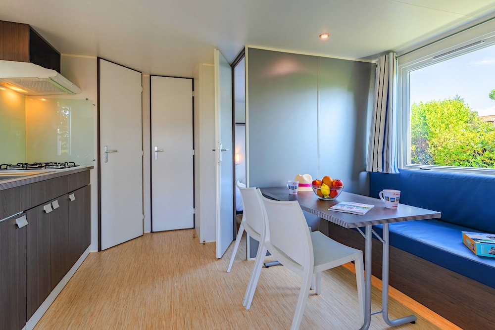 Apartment, 3 Bedrooms - Photo 9