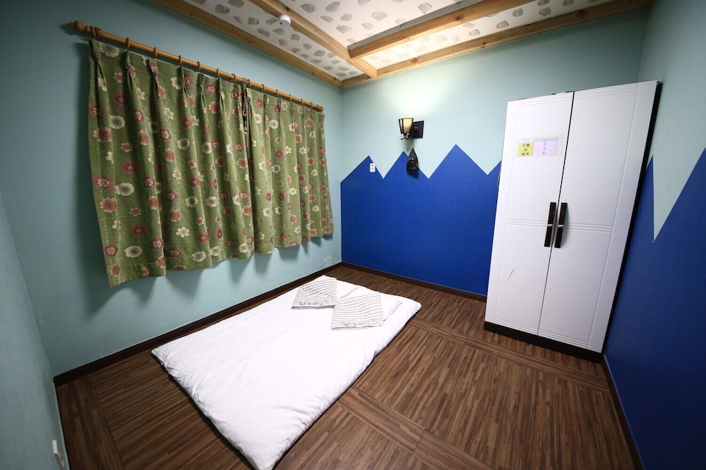 Room (H Windsor 4) photo 1