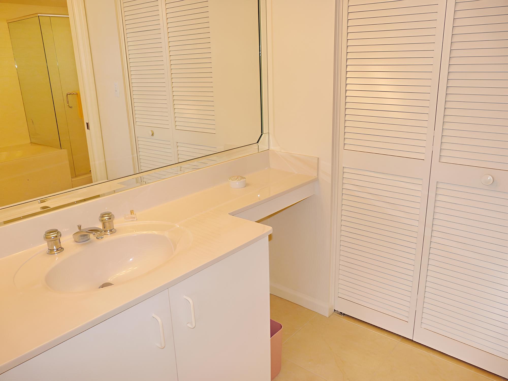 Condo, Multiple Beds (Top floor beachfront condo with ocean) photo 2