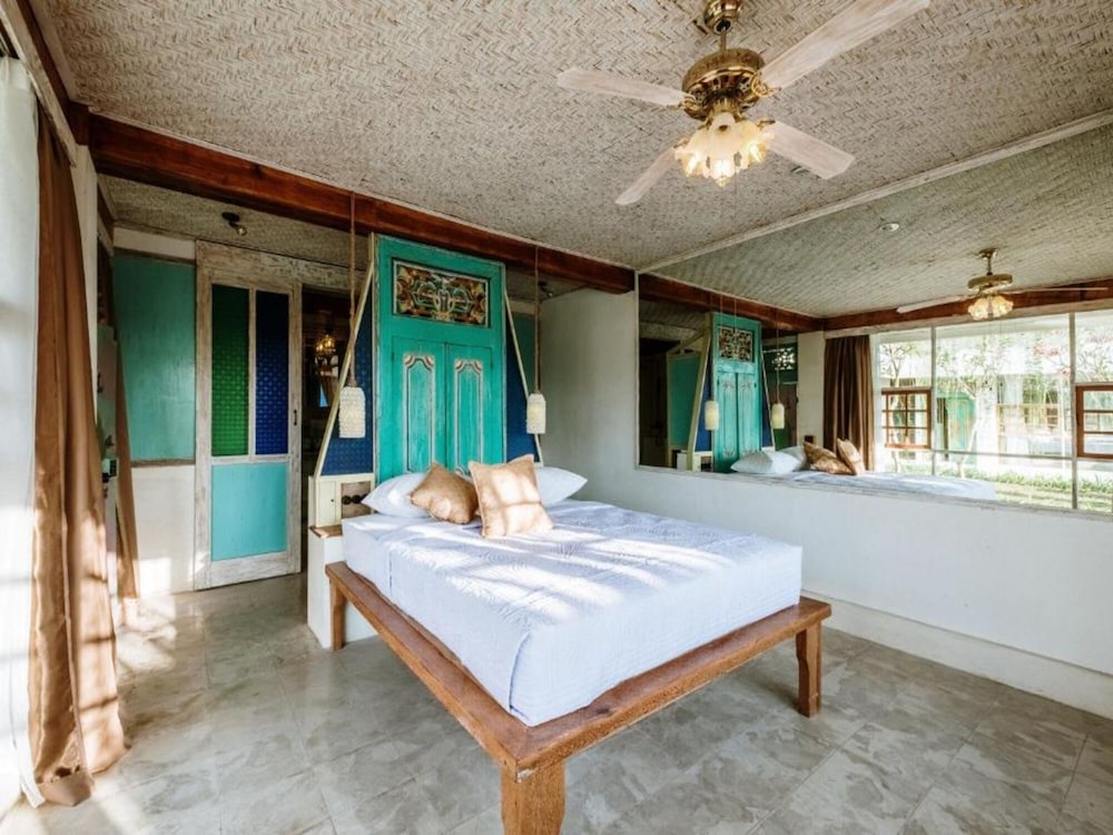 Deluxe Room, 1 Bedroom, Pool View photo 3