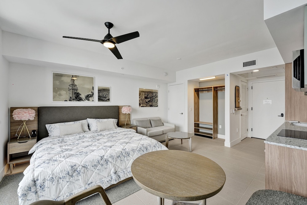Luxury Studio, City View photo 3
