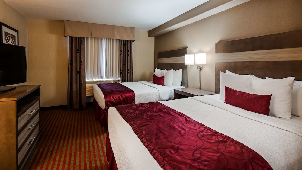 Suite, 2 Queen Beds, Non Smoking, Refrigerator & Microwave (With Sofabed) photo 3