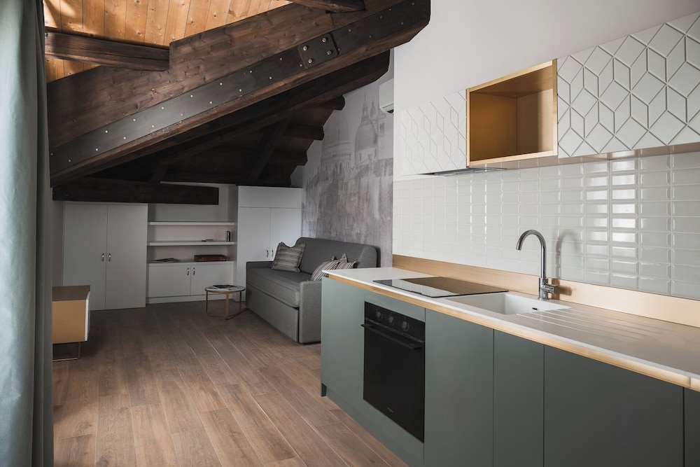 Executive Apartment, City View (D32)