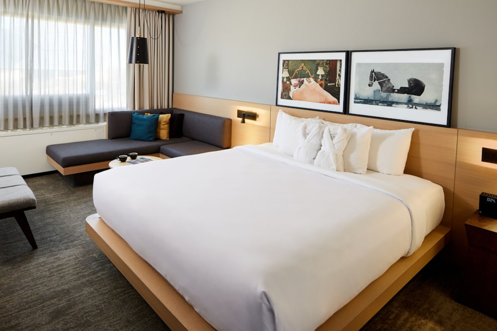 Deluxe Room, 1 King Bed - Photo 1