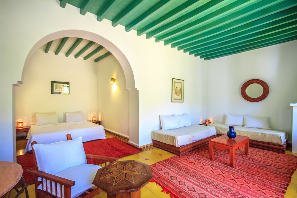 Family Suite, Garden View, Garden Area photo 1