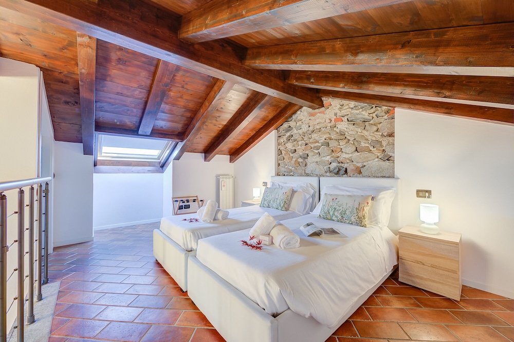 Standard Apartment, Multiple Bedrooms, 2 Bathrooms, Lakeside (Incanto Sul Lago Pied Dans L' Eau) photo 3