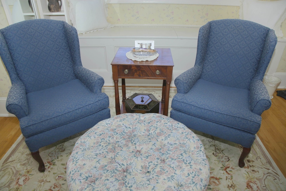 Room, Private Bathroom (Mary Michele)