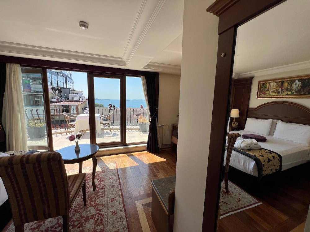 Room, Balcony photo 1