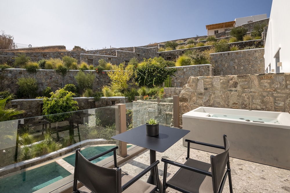 EPIC Junior Suite with Jacuzzi and Garden View - Photo 8