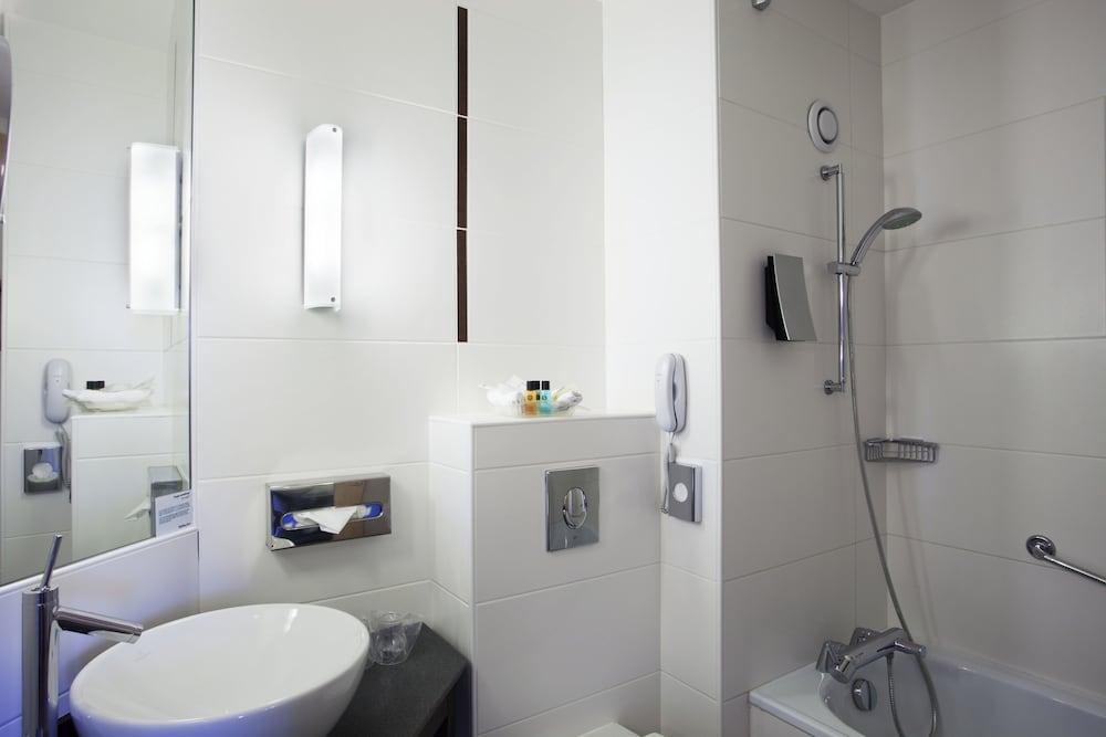 Standard Room, 2 Double Beds, City View - Photo 4