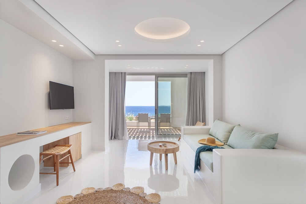 Superior Triple Room, Sea View (Private Plunge Pool)