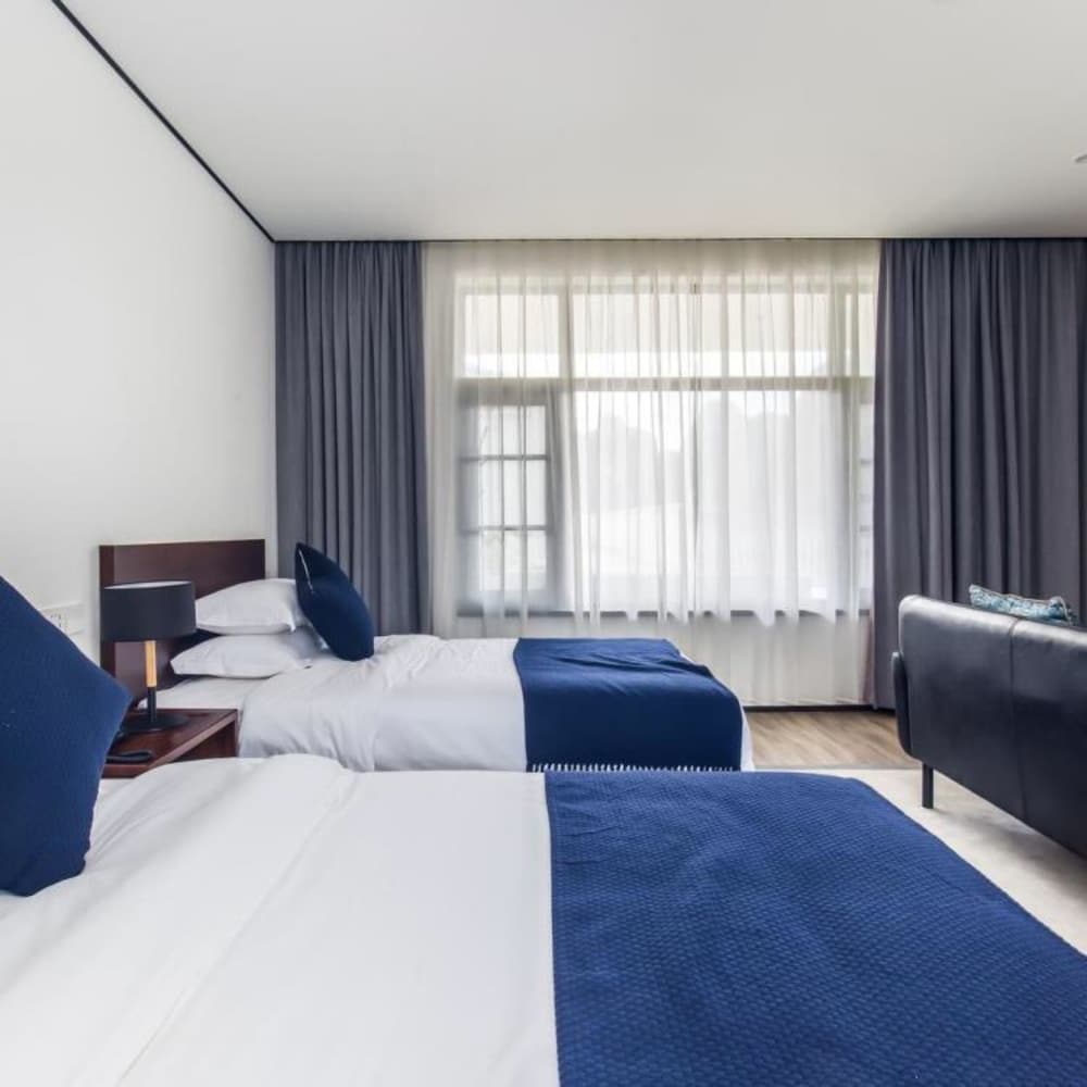 Superior Twin Room, Balcony photo 3