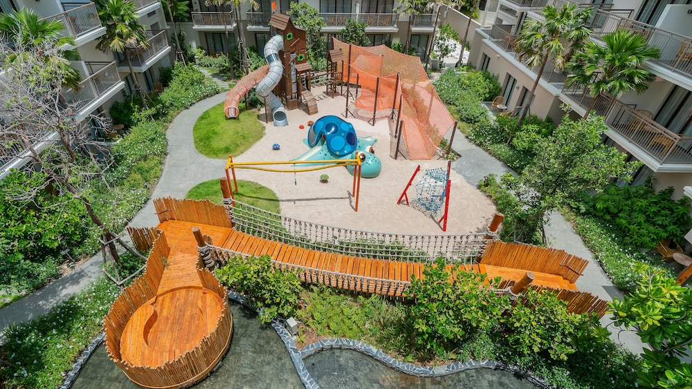Suite, 2 Bedrooms (Playground View) - Photo 2