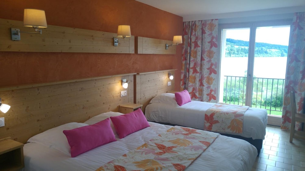 Chambre triple, balcon, vue lac photo 3