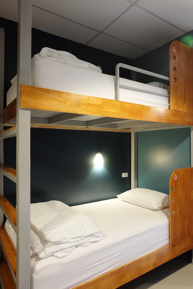 4 Bed  Mixed Dorm photo 2