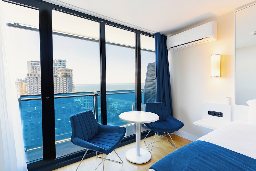 Classic Apartment, Sea View