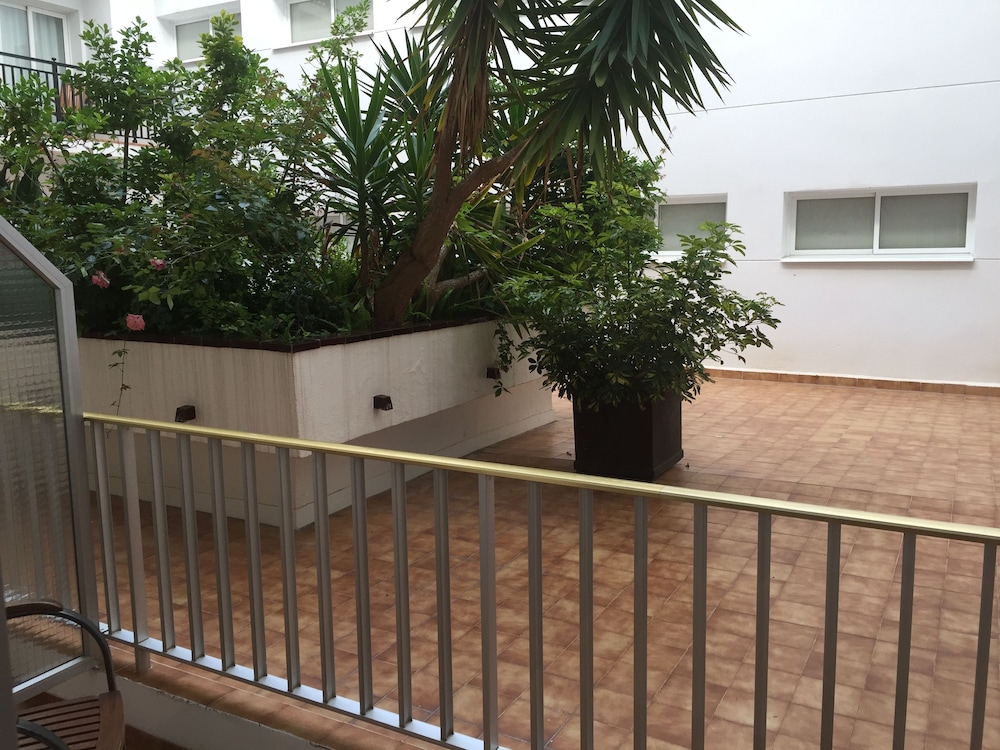 Standard Twin Room, Balcony - Photo 3