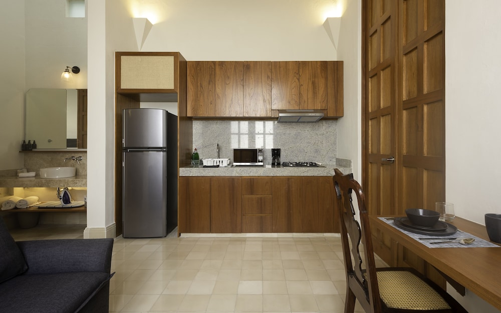 Suite - Photo 2