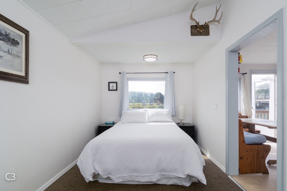 C3 Elite Cabin, 1 Bedroom, Kitchen, Riverfront, Private Balcony, Pet Friendly (Fee Applies)