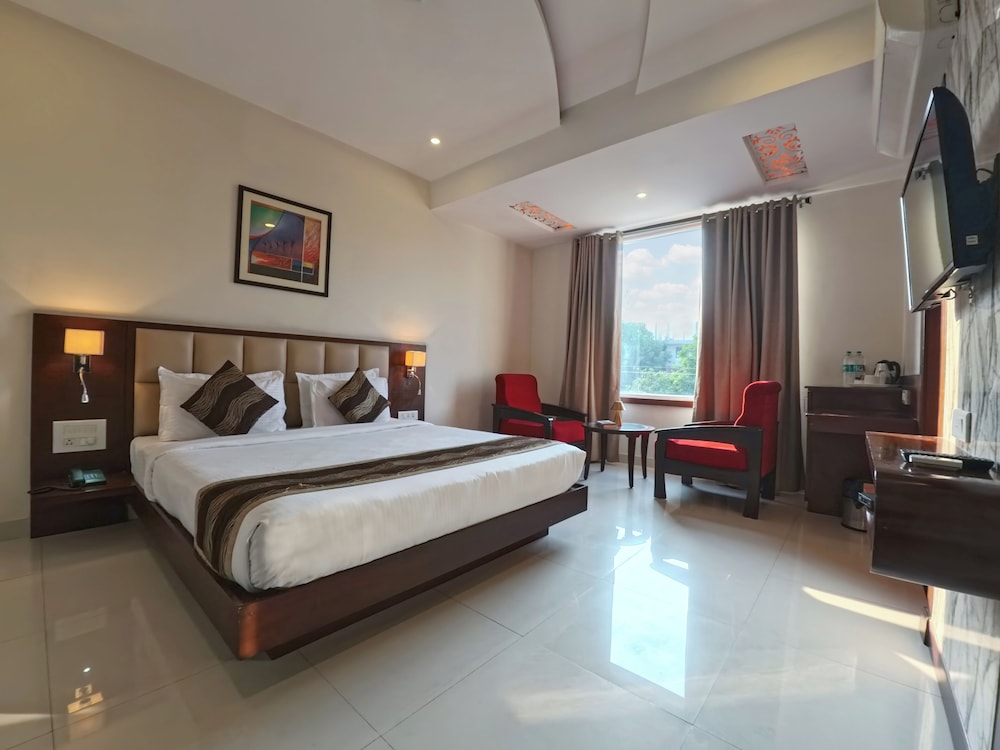 Deluxe Room - Photo 22