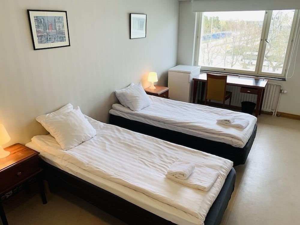 Economy Twin Room photo 3