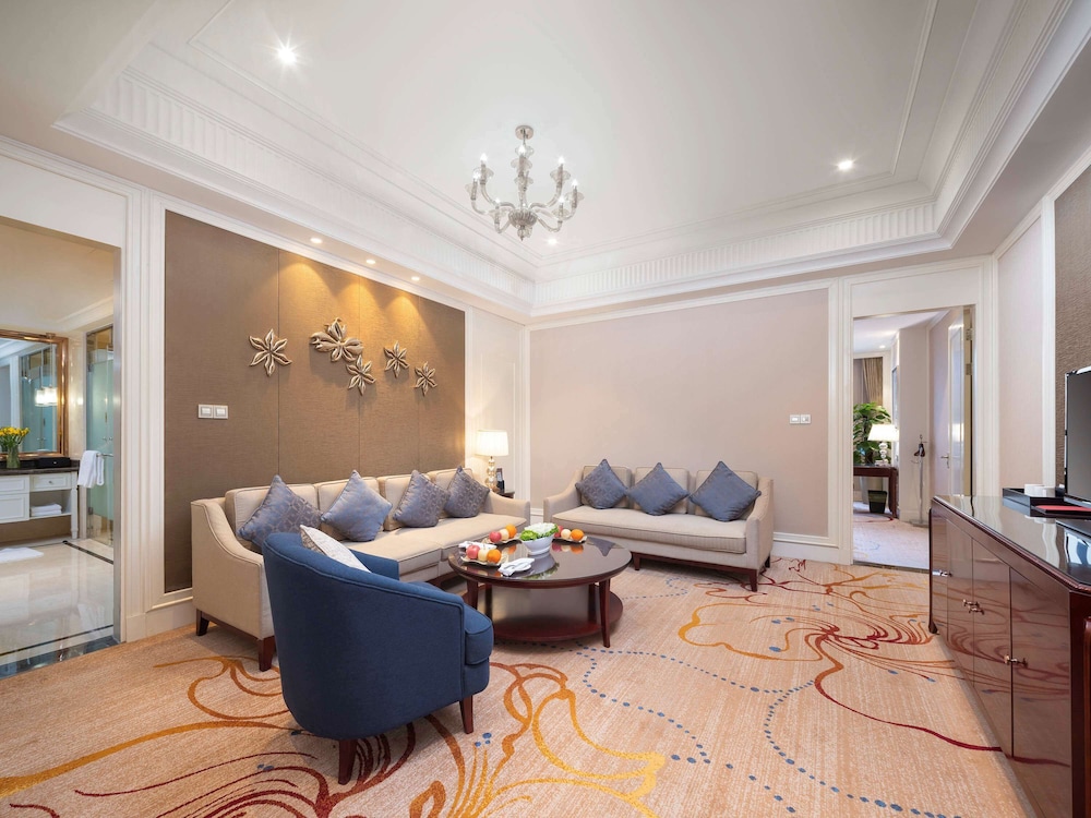 Club Suite, 1 King Bed, Club Lounge Access (Prestige) photo 2
