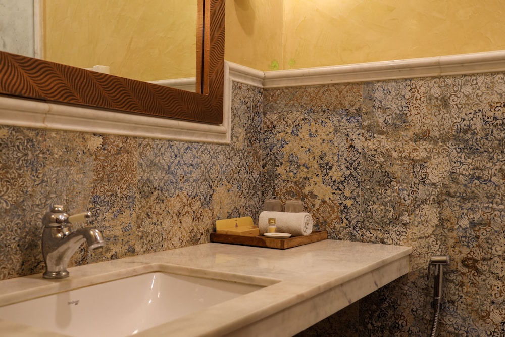 Royal Room - Photo 15