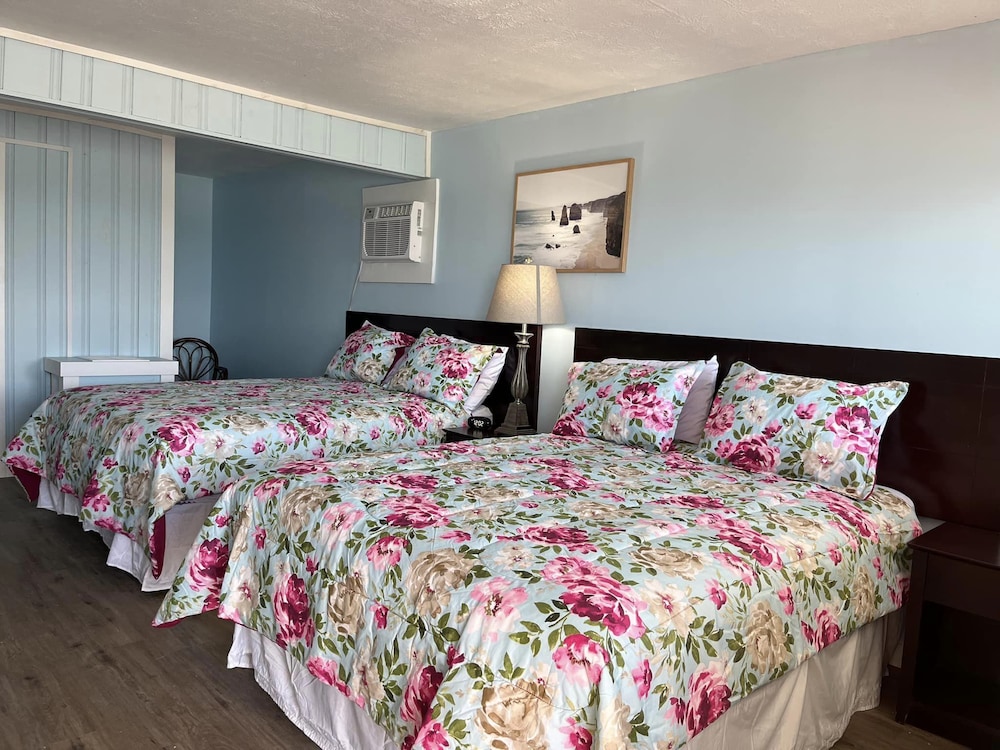 Double Room, 2 Queen Beds, Lake View photo 1