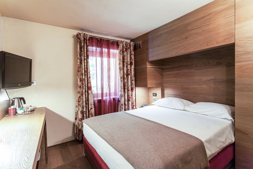 Standard Single Room, 1 Large Twin Bed photo 3