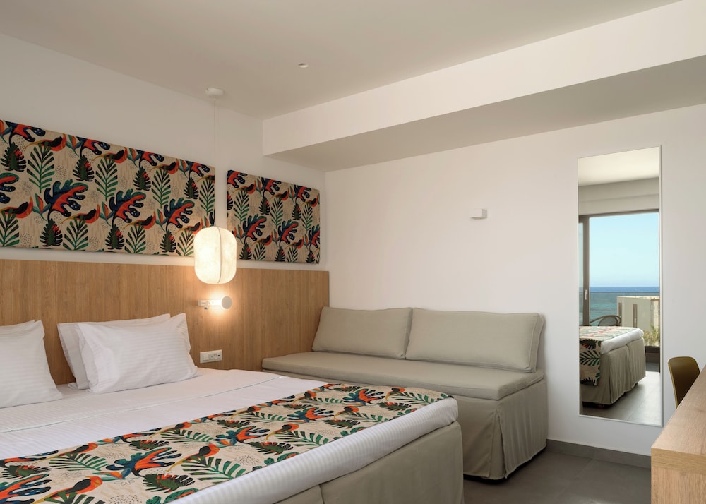 Deluxe Double Room, Partial Sea View - Photo 1