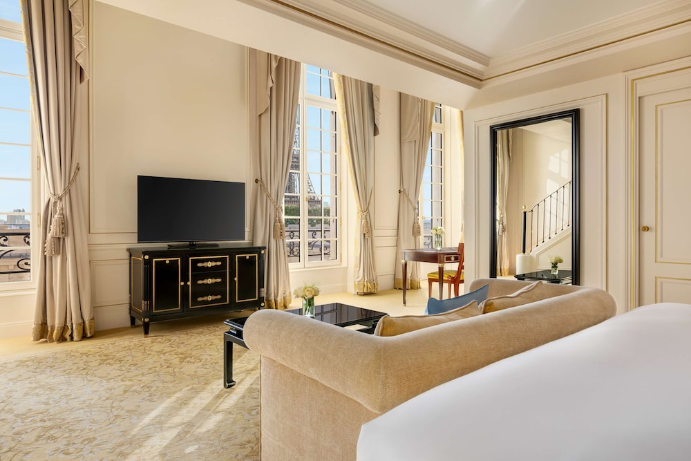 Duplex Eiffel View Suite 1 King