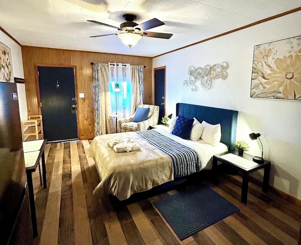 Comfort Room, 1 Queen Bed photo 3