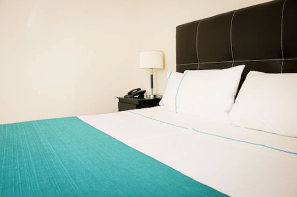 Standard Room, 1 King Bed - Photo 3