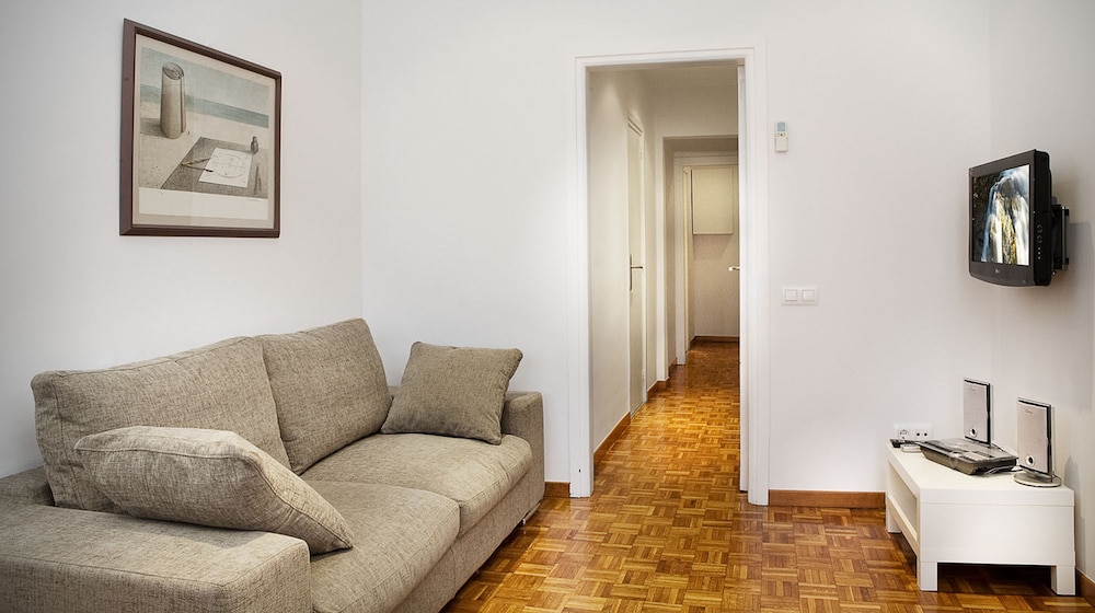 Apartamento, 3 habitaciones, Balcón (3-3)