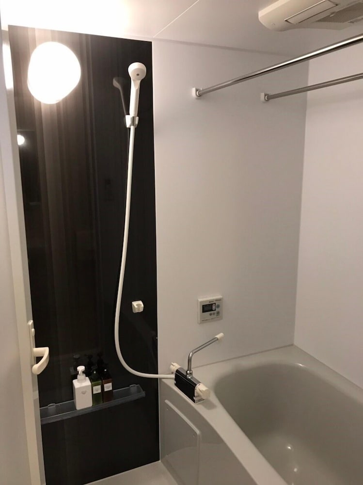 Twin Room 303 with Bathtub photo 2
