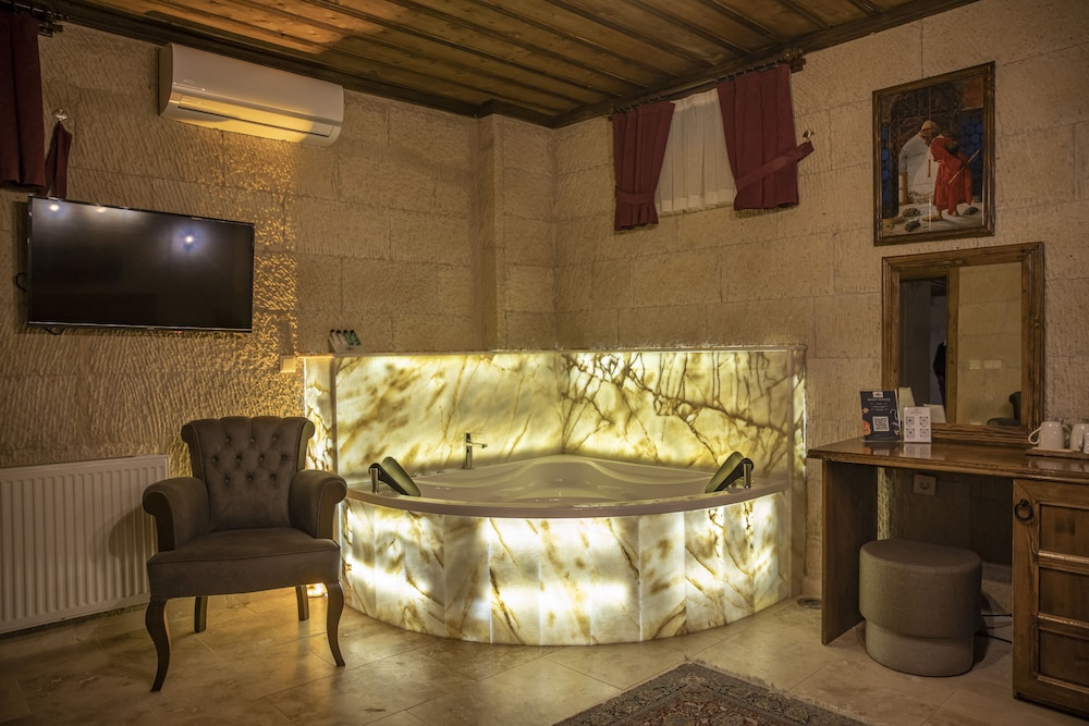 Exclusive Room without Window (Jacuzzi) - Photo 9
