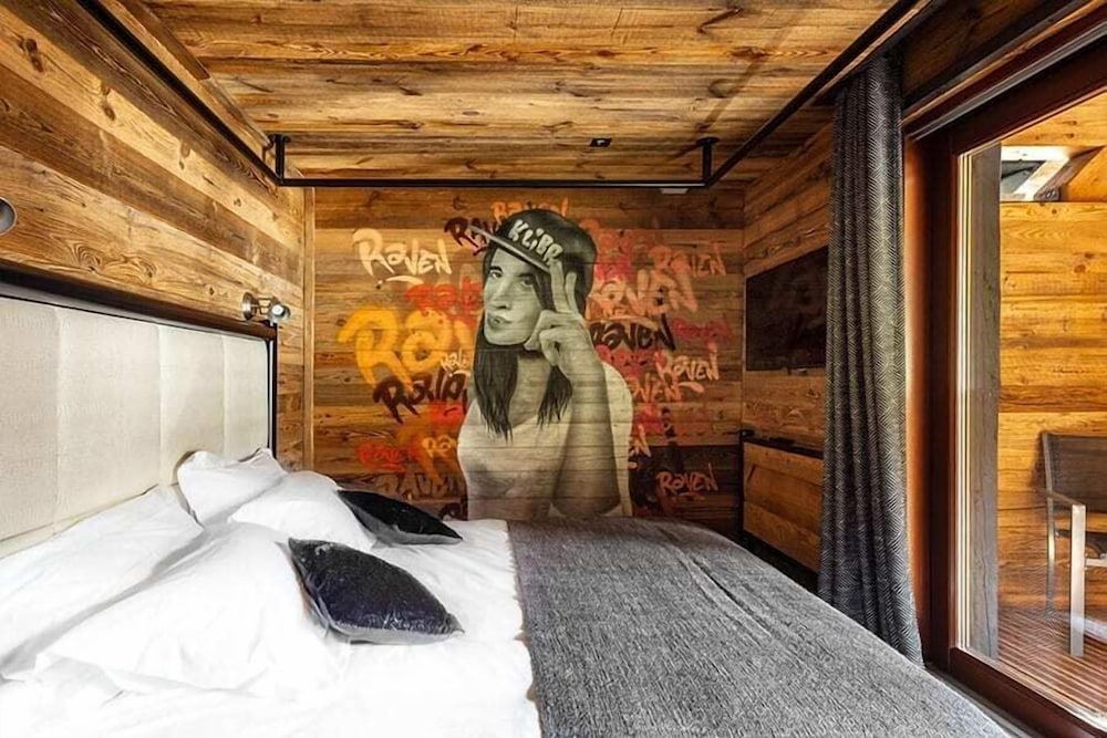 Double Room (Tag Girl) photo 1