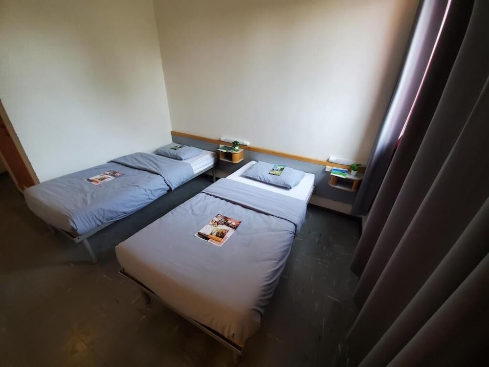 Triple Room with Ensuite Bathroom - Photo 7