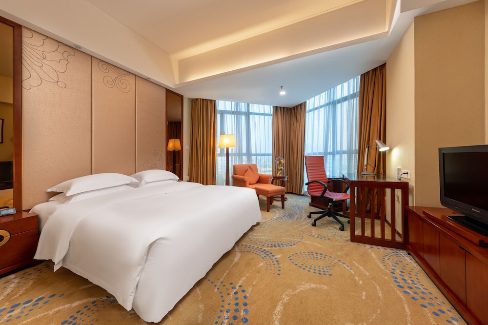 Standard Room, 1 King Bed - Photo 2