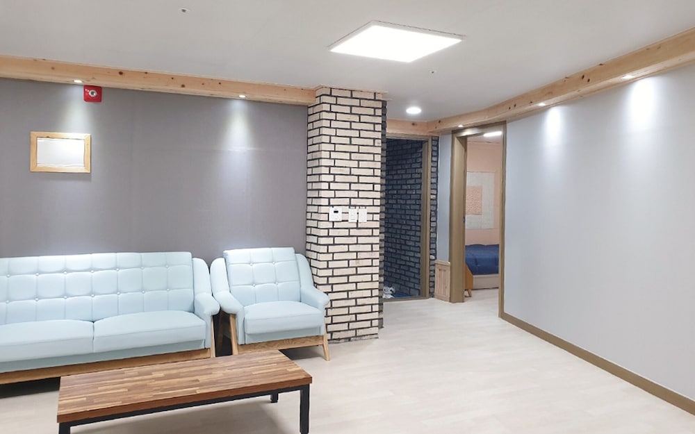 Room (Hansando)