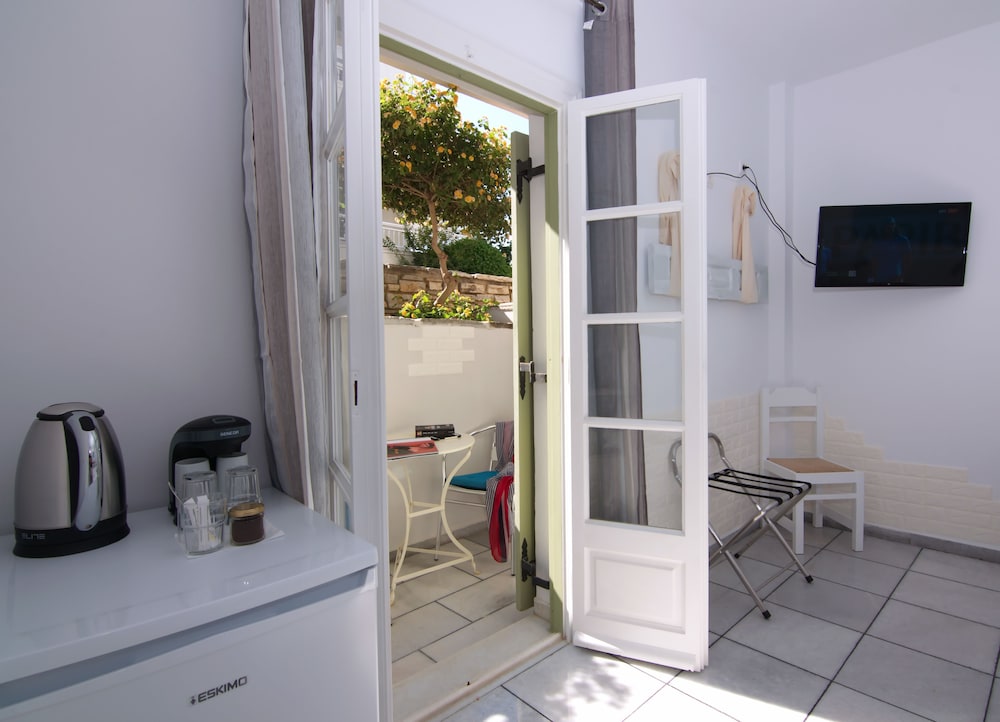 Economy Twin Room (Basement) - Photo 4