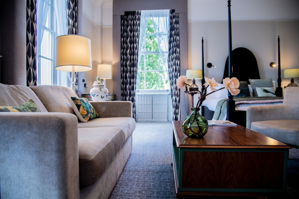 Superior Suite, 1 King Bed, Ensuite - Photo 3